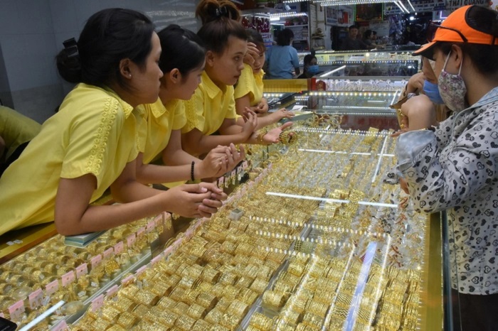 Giá vàng hôm nay 18-11: Giảm mạnh sau chuỗi ngày lập đỉnh